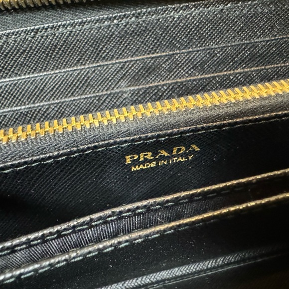 PRADA full size Zippy wallet black saffiano leather - Picture 6 of 7